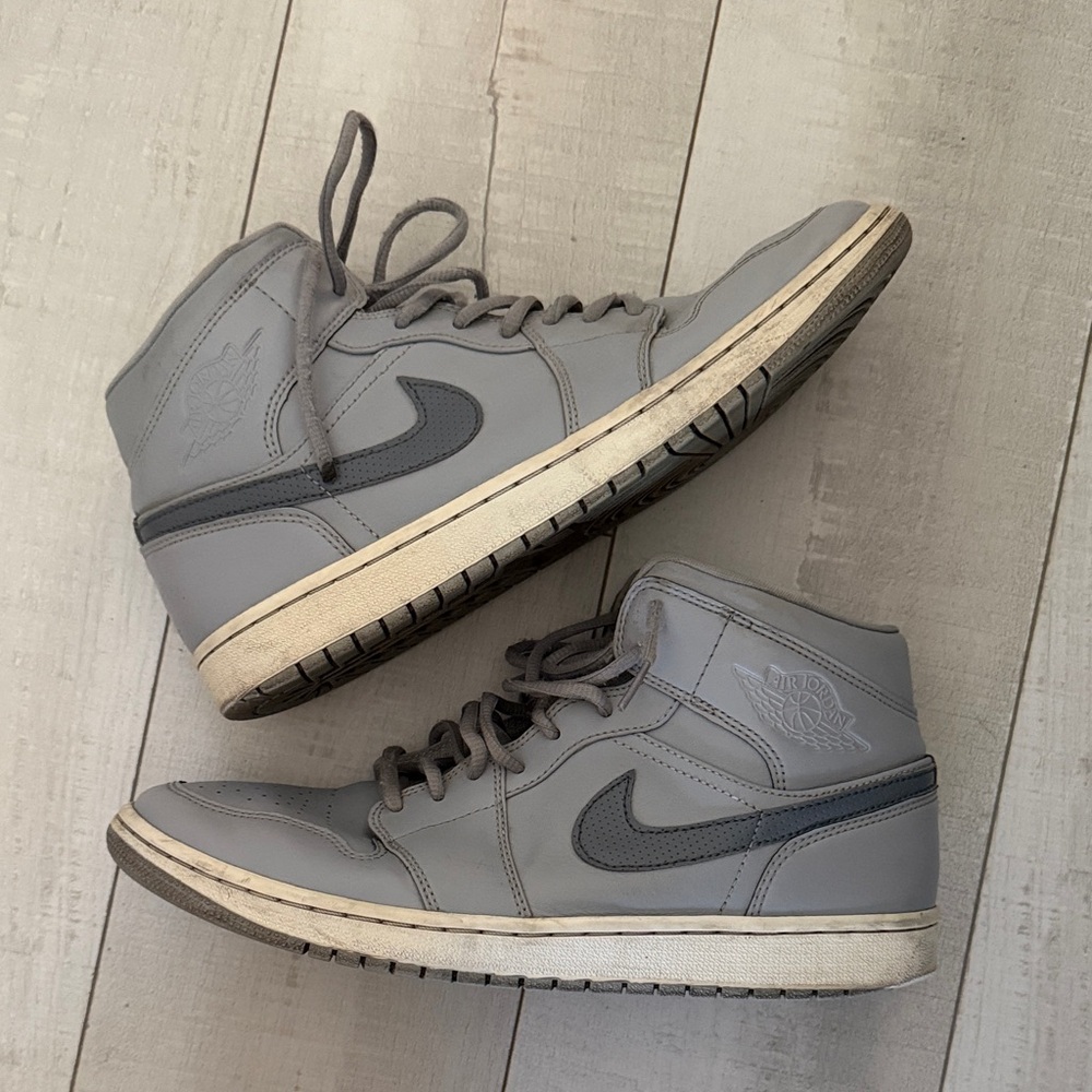 Nike Air Jordan 1 Mid Men's Sneakers in Wolf Gray